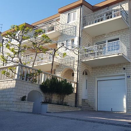 Apartments Sara Podstrana Exterior photo