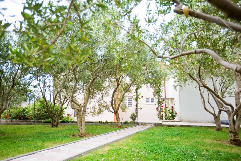 Apartments Sara Podstrana Exterior photo