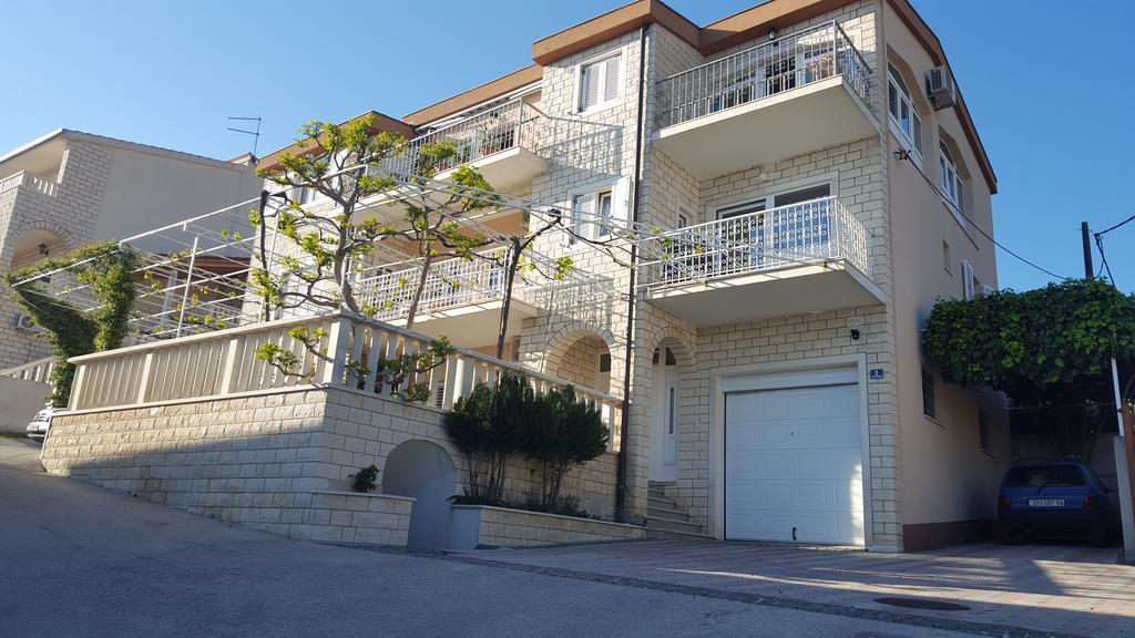 Apartments Sara Podstrana Exterior photo