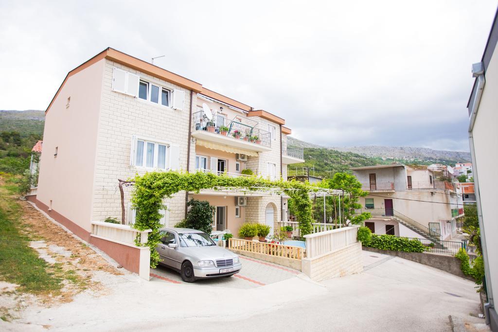 Apartments Sara Podstrana Exterior photo
