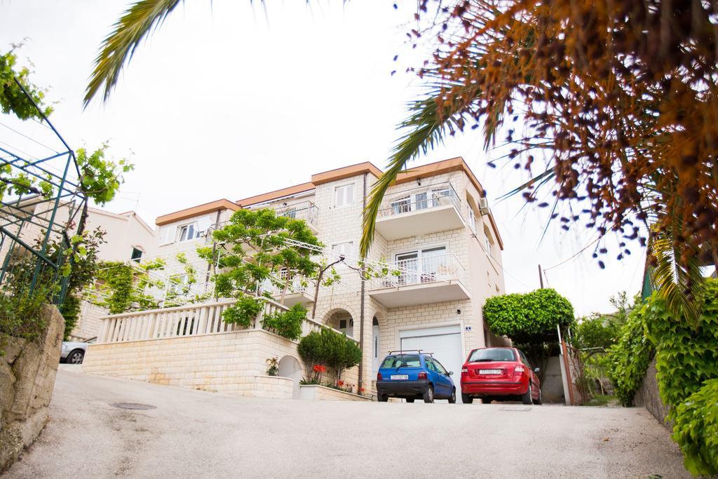 Apartments Sara Podstrana Exterior photo