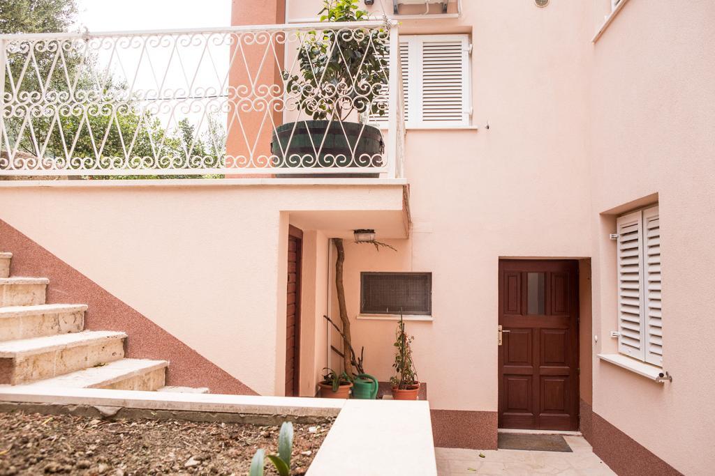 Apartments Sara Podstrana Exterior photo