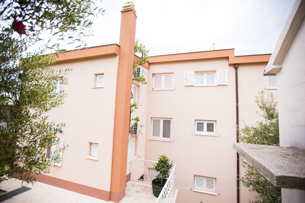Apartments Sara Podstrana Exterior photo